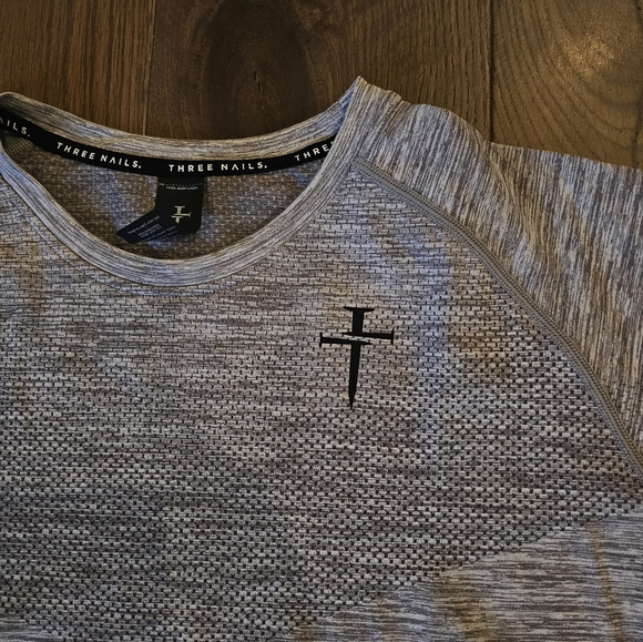 Three Nails Seamless Mens Tee Size M - Picture 4 of 5